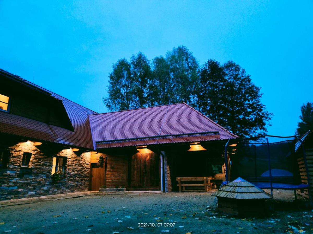 Roubenka U Zvonicky Cejle Exterior foto